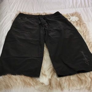 LIFE IS GOOD Women’s sz 12 cargo Capri